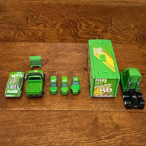 DISNEY PIXAR Cars Chick Hicks HTB 86 Semi Hauler Pit Crew Diecast Set - Picture 2 of 12